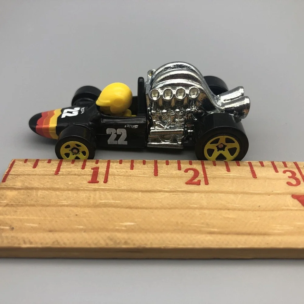 Hot Wheels Lot of 2 Head Starter Black #22 & Ratical Racer Gold Diecast 1/64